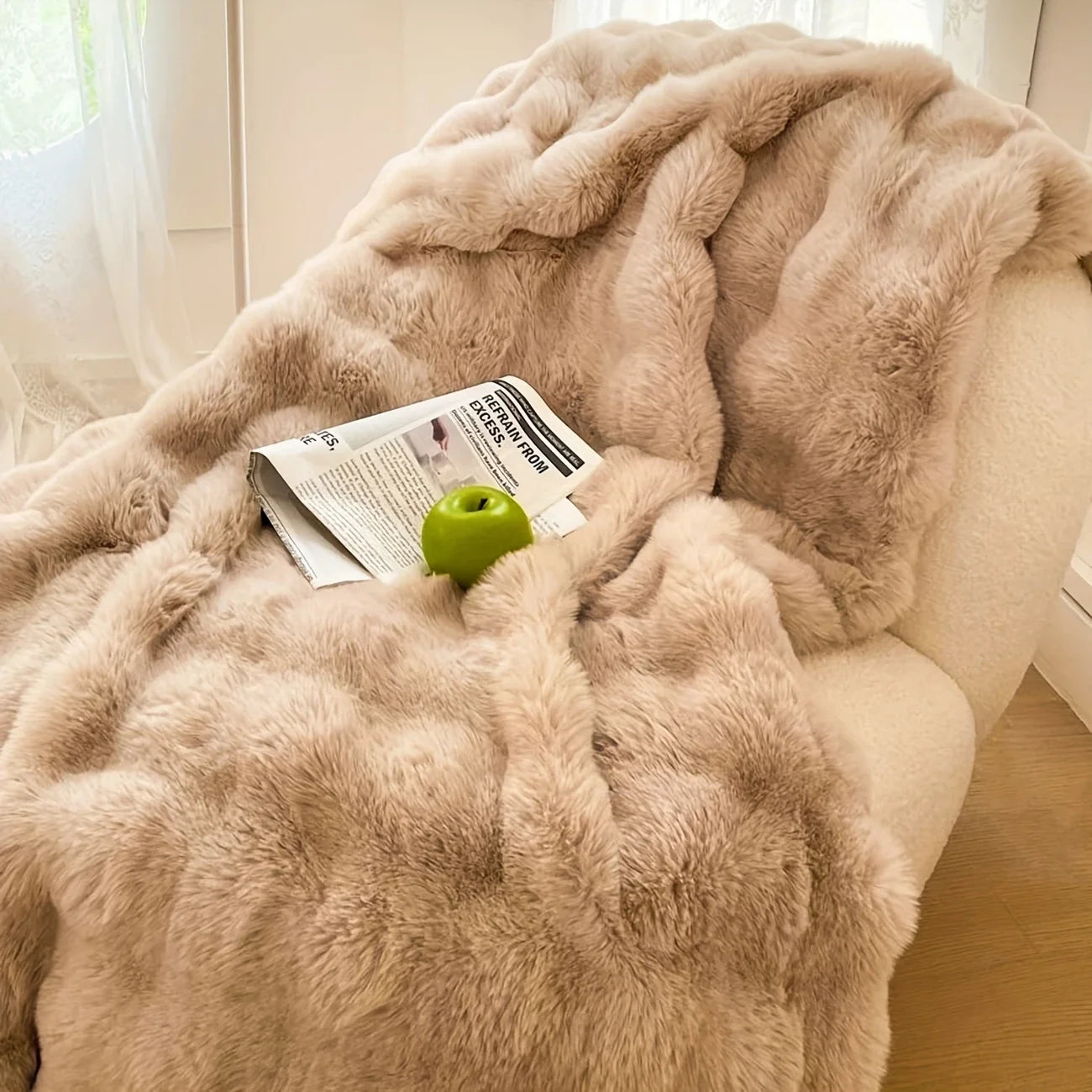 1pc Cozy Faux Rabbit Fleece Throw/ Ocersize Throw Blanket