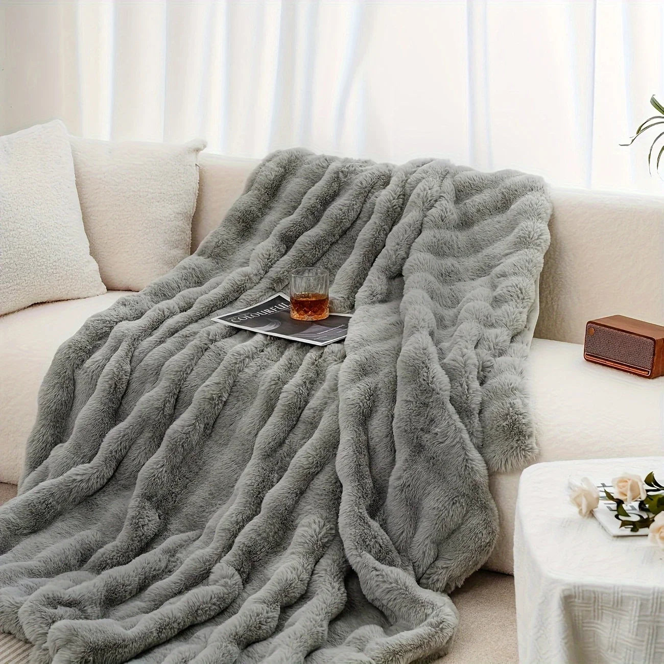 1pc Cozy Faux Rabbit Fleece Throw/ Ocersize Throw Blanket
