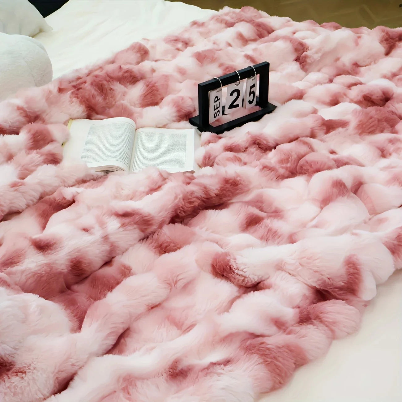 1pc Cozy Faux Rabbit Fleece Throw/ Ocersize Throw Blanket